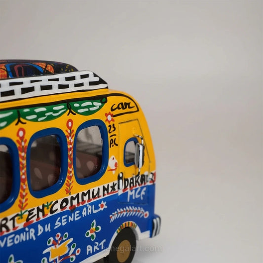 Modelo artesanal del coche Rapide de Senegal | Souvenir de Dakar | Decoración étnica para vehículos