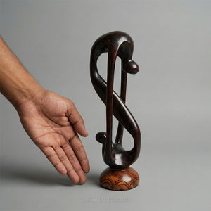 Sculpture Africaine Abstraite en Bois Poli - Fait Main Et Pièce Unique